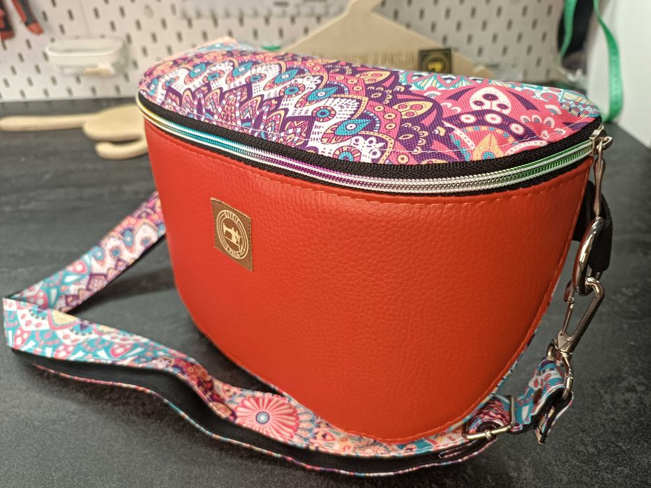 Damska Torebka na ramie i na biodro. Nowoczesny Unikalny Wzór