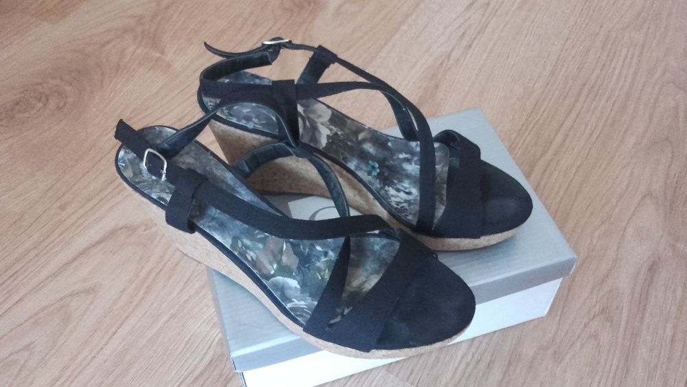 sandałki na koturnie czarne stan idealny rozmiar 40
