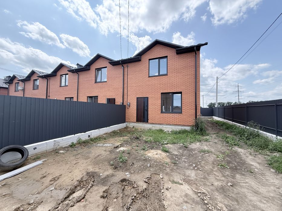 Продам таунхаус боковий Агрономічне (перемичка)