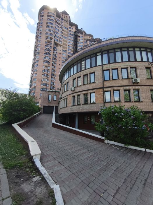 Оренда офісу М.Печерська, вул.Коновальця, 36б 625м2