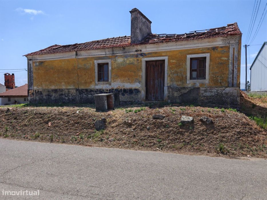 Terreno com casa em Porto Godinho - Vinha da Rainha