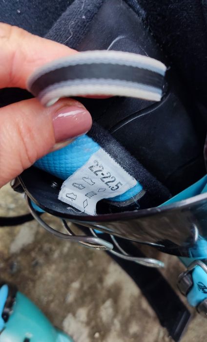 Гірські лижі і ботінки дитячі