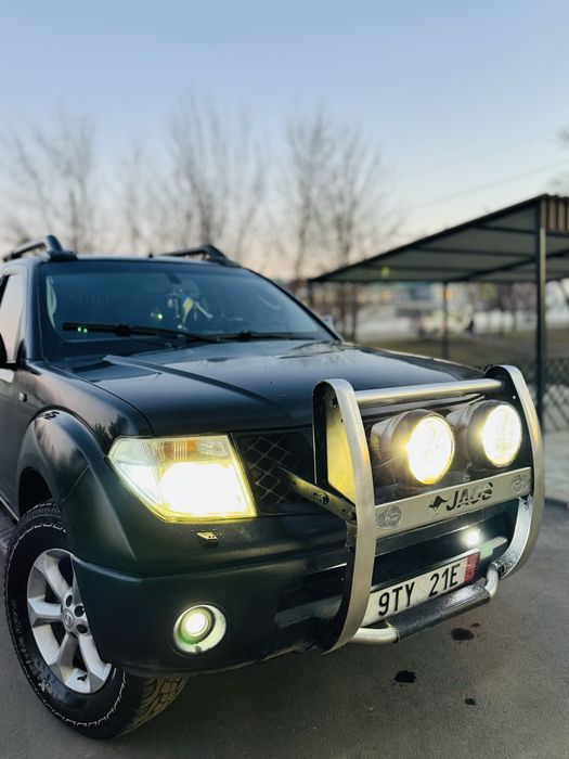 Продам Nissan Navara D40 2.5 дизедь 4х4 2007.г (ЛЕВЫЙ РУЛЬ)