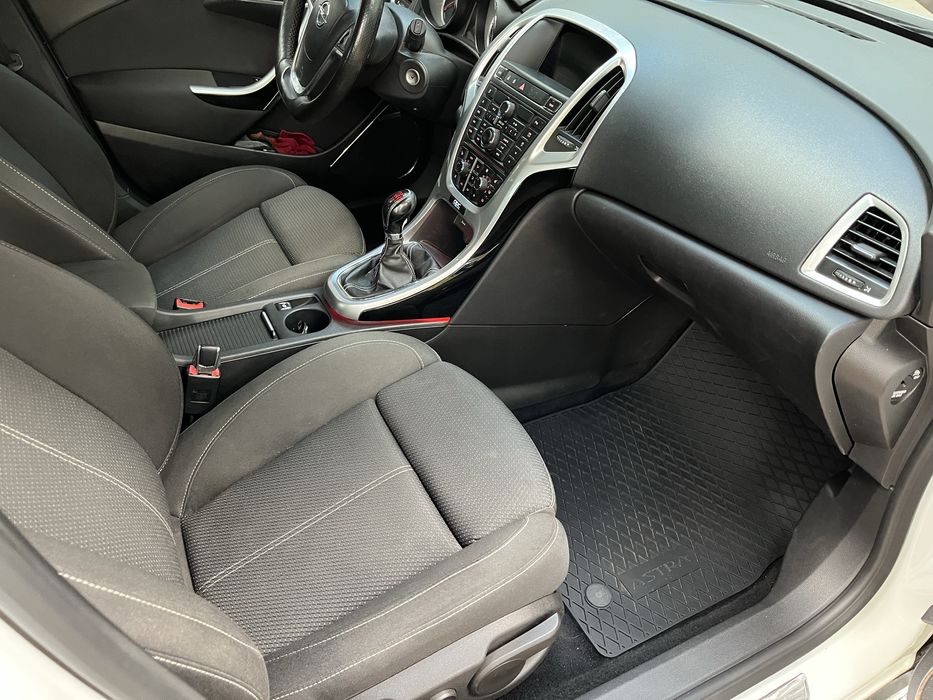 Opel astra j 2011