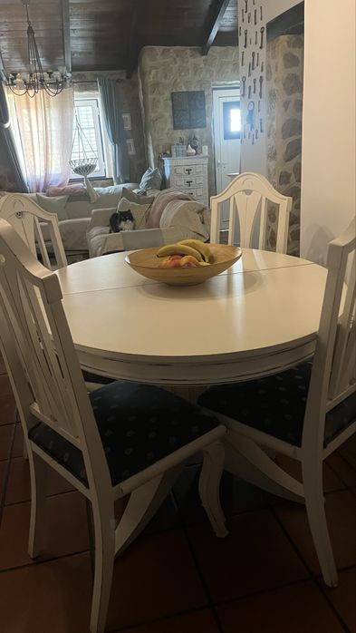 Mesa de jantar com cadeiras