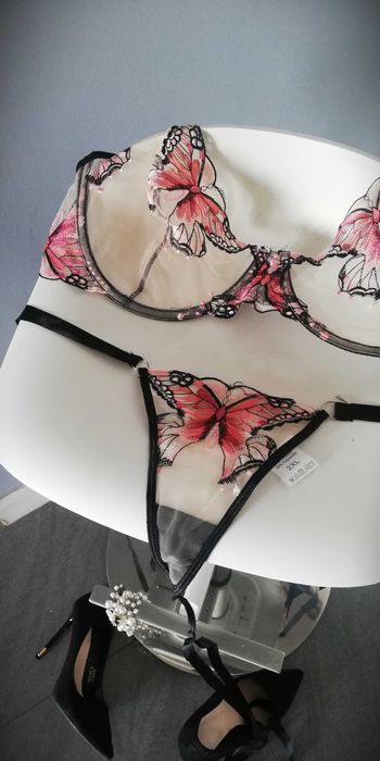 komplet bielizny stanik i stringi transparentne wiązany