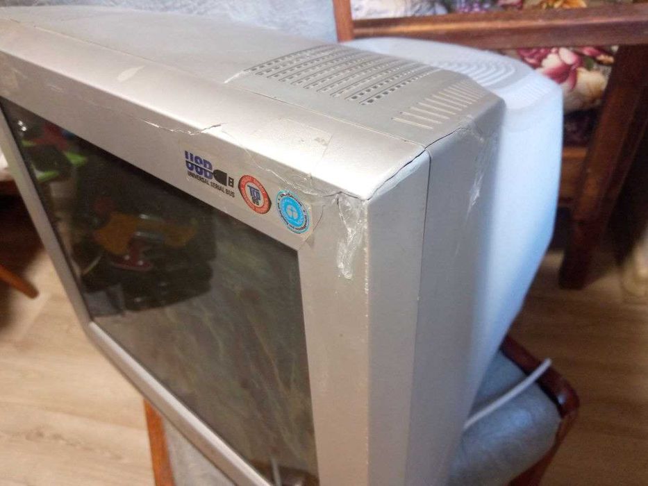 Монитор LG Flatron F700P