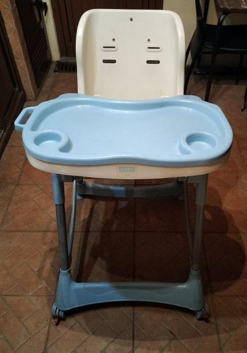 Cadeira para comer/ bebe 
zippy