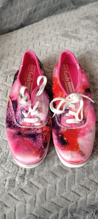 Tenisówki Keds w kolorze kosmicznego różu (ang. Hot Pink Cosmic Space
