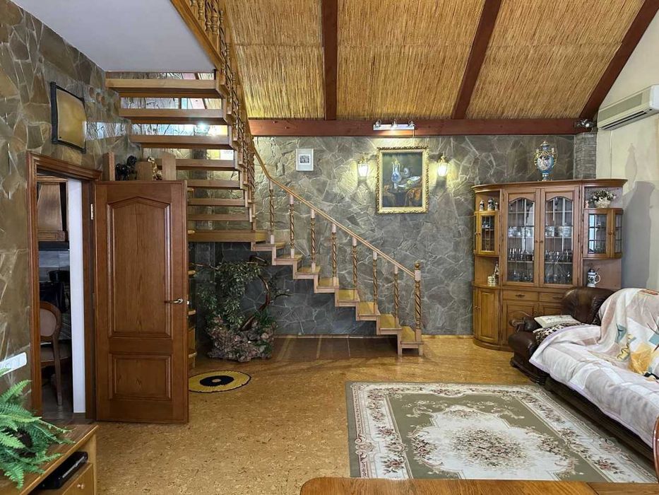 Продаж будинку 166м² з меблями і технікою. 3 спальні. Якісний ремонт. Сауна. Більярд. ID:795