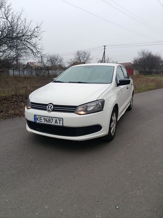 Продам volkswagen polo 2012 год выпуска на полном и уверенном ходу есть нюансы по кузаву ну на это есть и цена 3500$  цена только до конца это года 
Прошу авто бизнысменом свои цены оставте при себе с документами полный порядок
