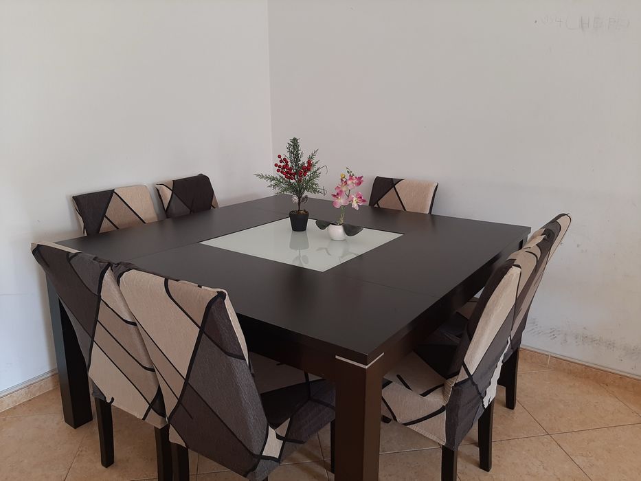 Mesa com 7 cadeiras