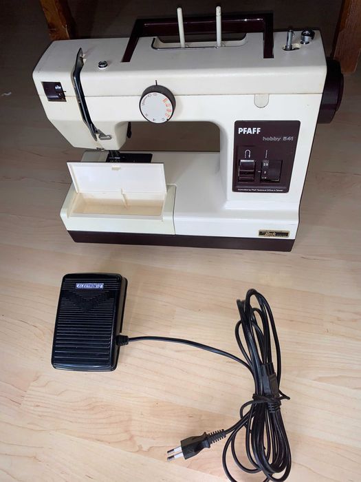 Máquina de Costura PFAFF hobby 541