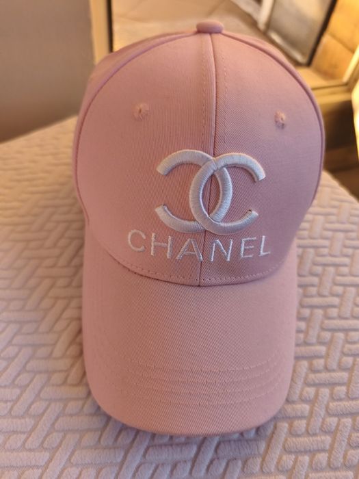 Czarna damska z daszkiem