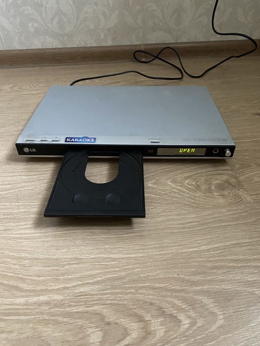 Мікрофон Vitek VT-3830 для караоке