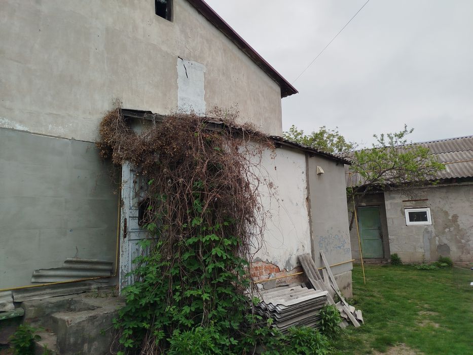 1-кімнатна квартира на 2 поверсі в м.Малин, хороший район, під капітальний ремонт, пічне опалення