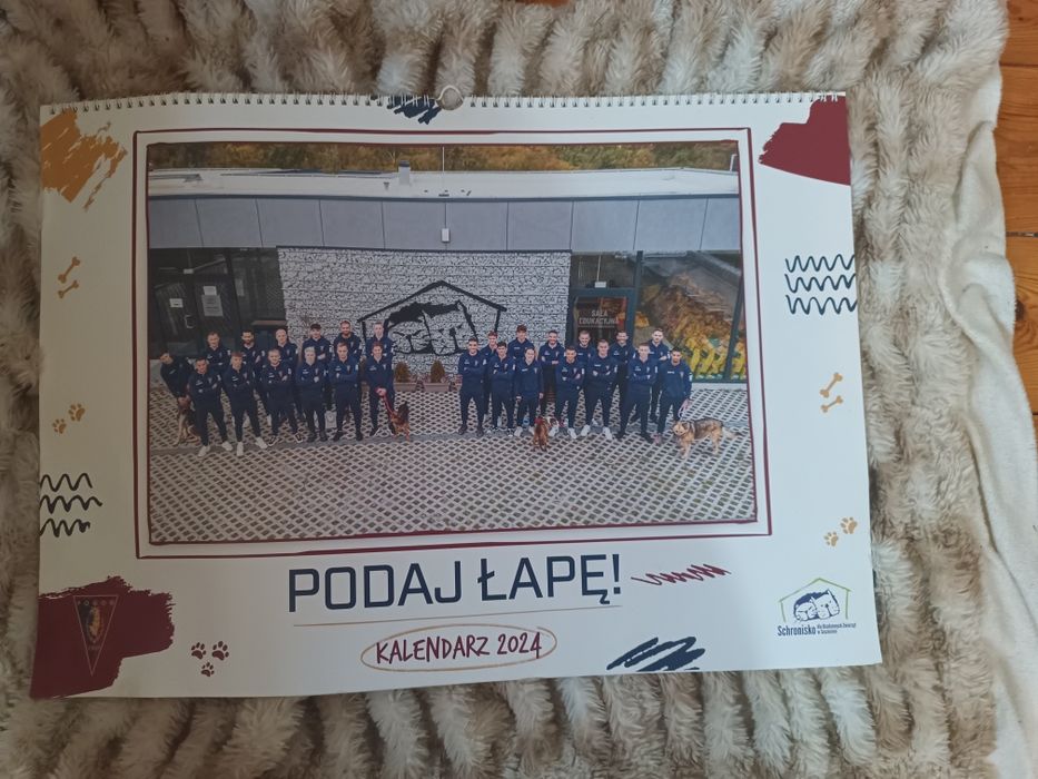 Charytatywny Kalendarz Pogoń Szczecin 2024 - Podaj Łapę! Unikat