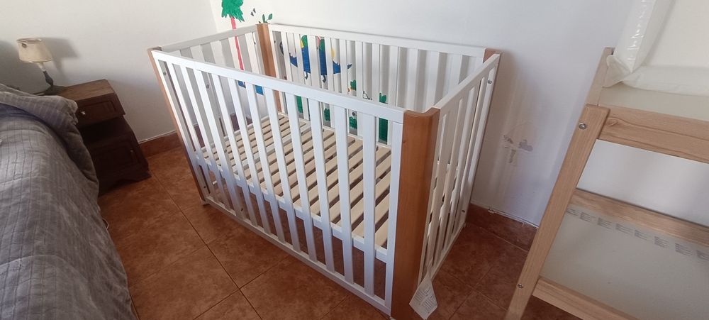 Berço 4 em 1 em ótimo estado