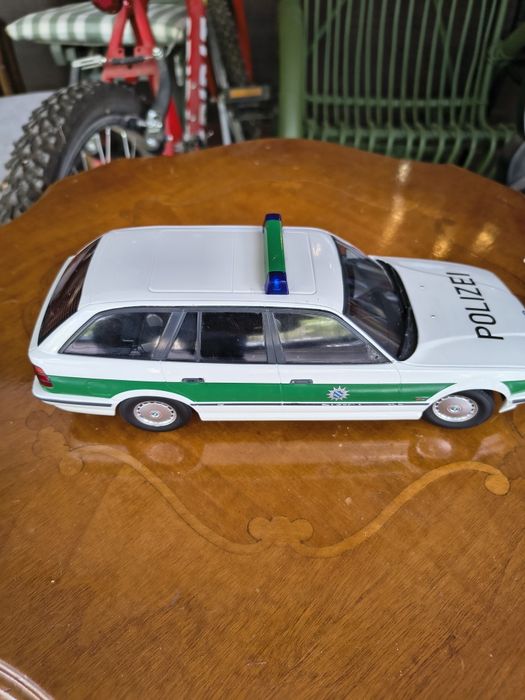 Model BMW 5-series