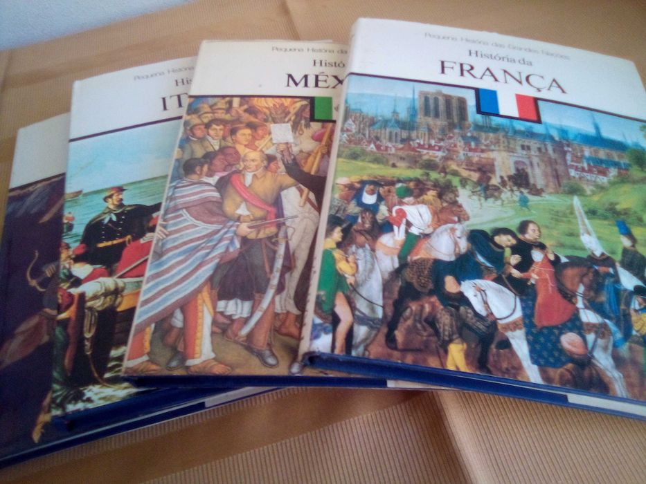 Livros de História  quatro países diferentes