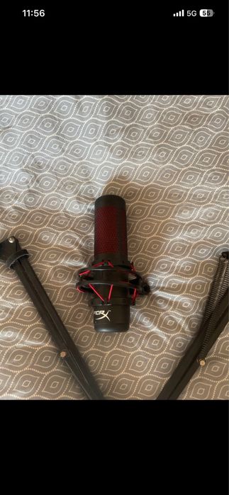 Micro fone HyperX com suporte