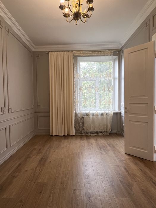 Продаж! Квартира з видом на драмтеатр — історичний центр міста