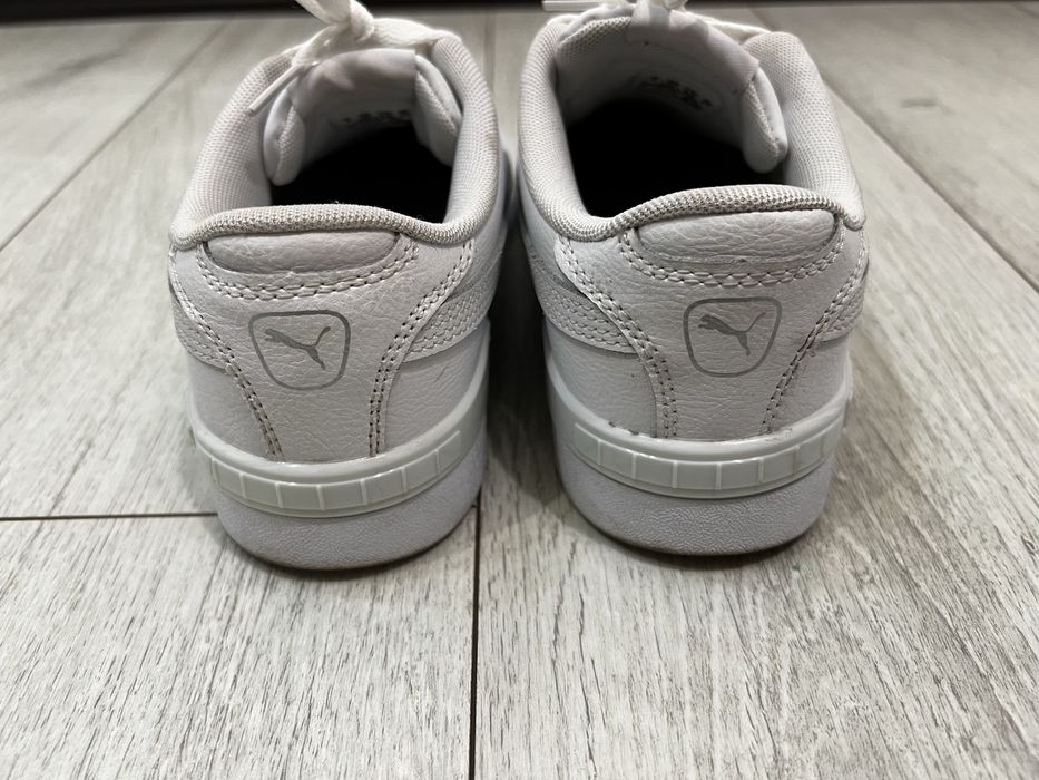 Кросівки Puma.