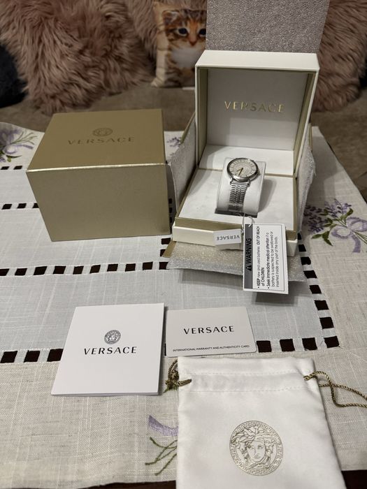 Zegarek damski Versace Essential VEK400521