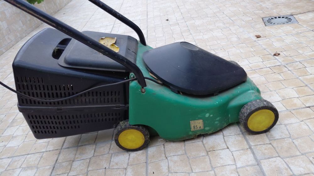 Máquina de cortar relva