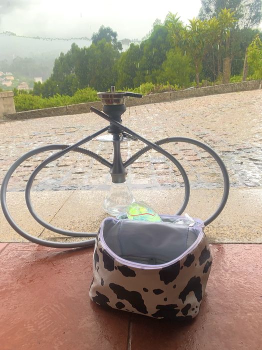 Duas shishas uma usada e outra nova