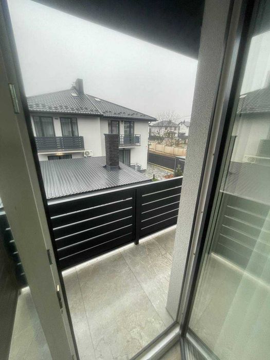 Оренда нового будинку є територія просторий Зимна Вода перша здача