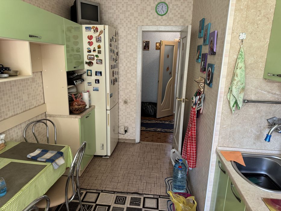 Трехкомнатная квартира на 40 лет в кирпичном доме. От хозяина