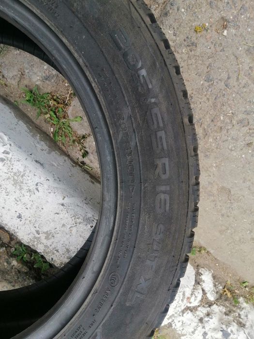 Продам зимові шиповані шини R16