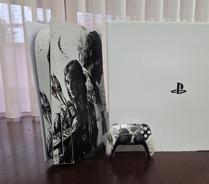 Playstation 5 (PS5 FAT com leitor de discos) + Dualsense | Edição personalizada The Last of Us