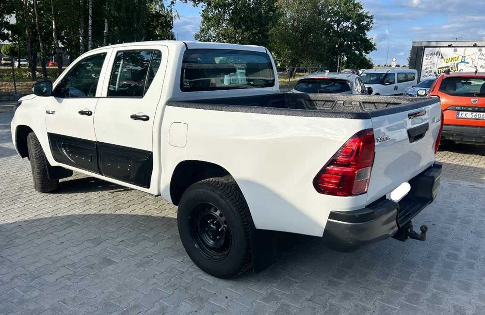 Разборка Toyota Hilux бампер комплектний