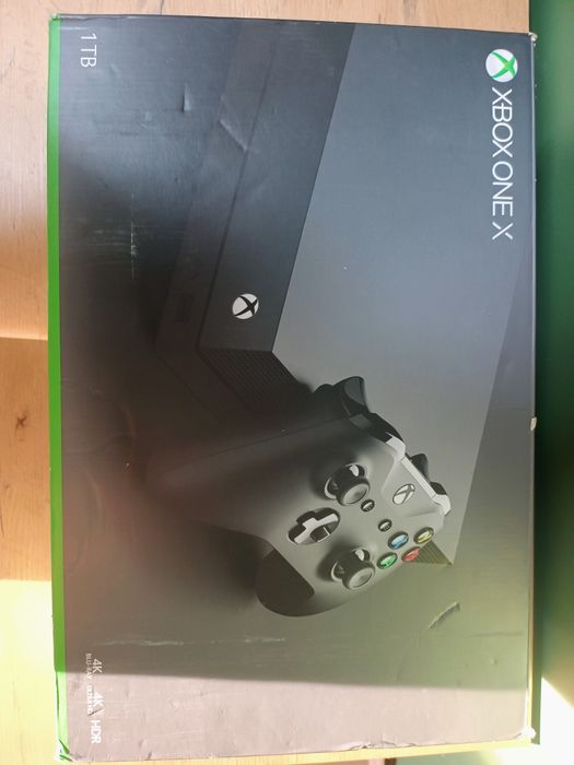Xbox One X 1tb  dwa pady
