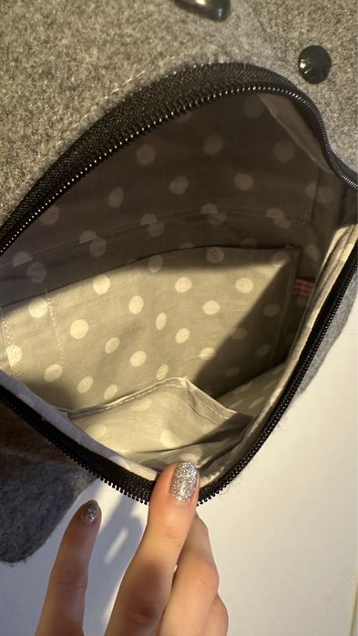 Torba kot na ramie na regulowanym pasku handmade kotek z grubego filcu