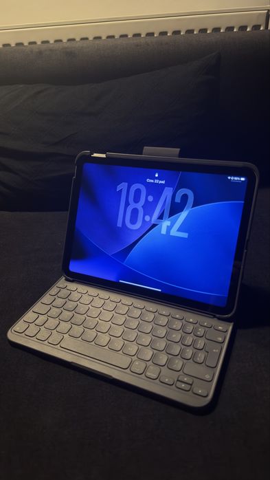 11” iPad 256GB + Logitech Slim Folio Stan Idealny