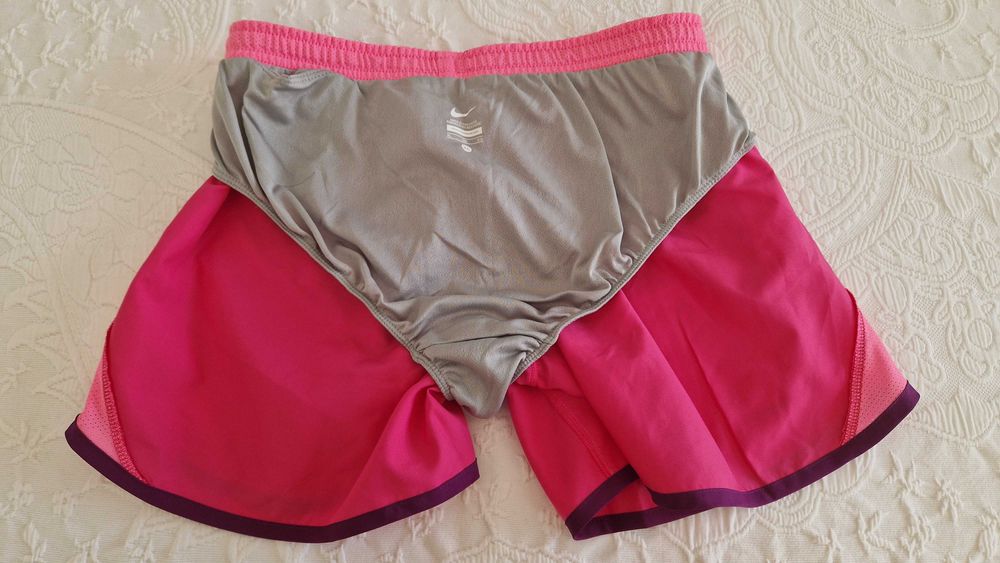 Calções Nike rosa, tamanho XL