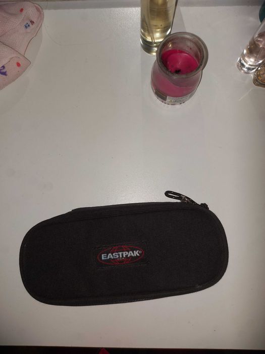 Estojo preto eastpack