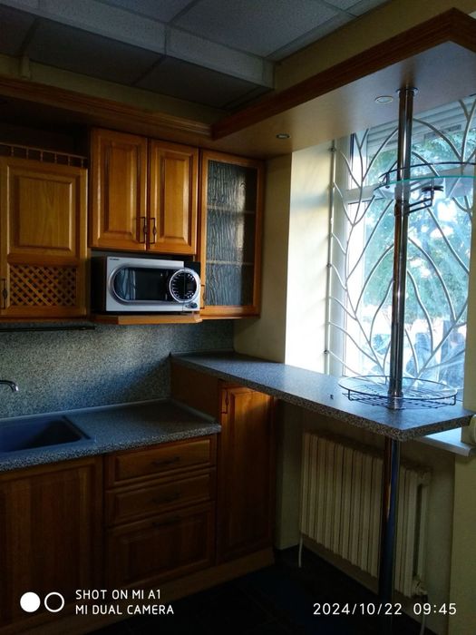 Продам кухню натуральное дерево