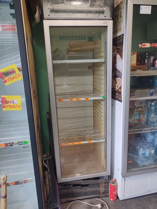 Холодильник  вітрина