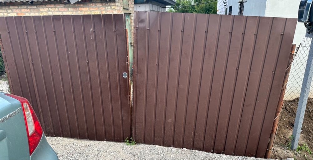 Продам ворота с профнастила