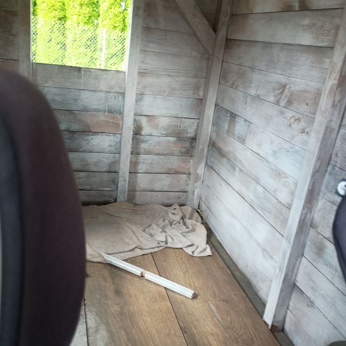 Domek dla dzieci ze zjeżdżalnią