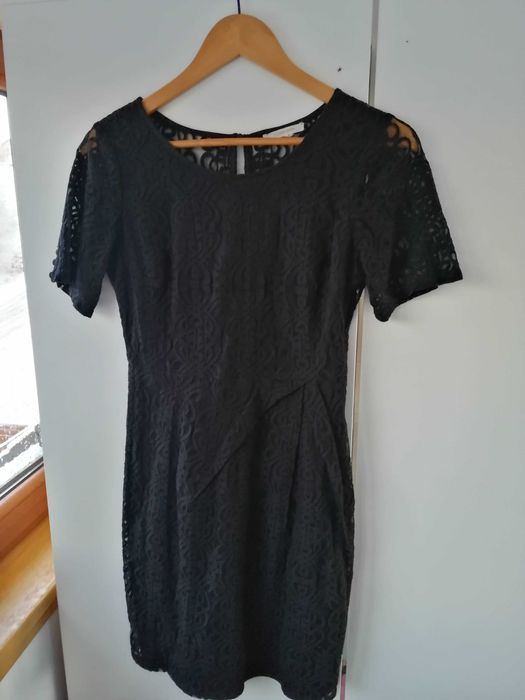 Elegancka sukienka z koronką