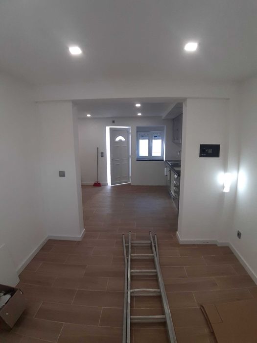 Moradia T2 totalmente renovada com garagem privativa em Cernache