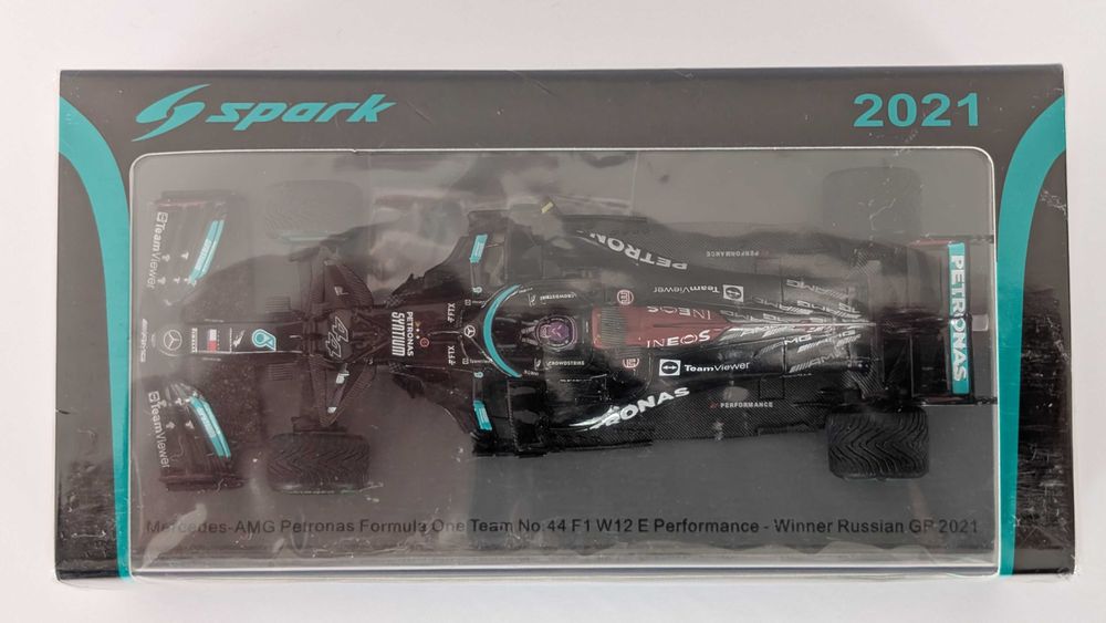 Spark F1 1:43 Model S7695 Mercedes-AMG W12 Lewis Hamilton Vencedor GP Rússia 2021 100º vitória carreira