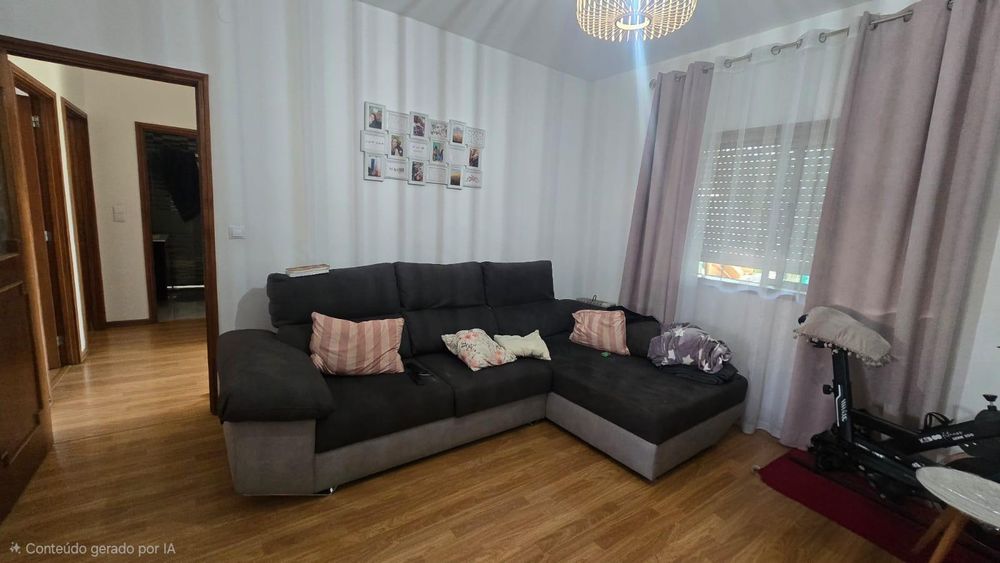 T2 Luminoso com Terraço de 30m² – Renovado, Junto à Circunvalação (Cruzamento Padrão da Légua)