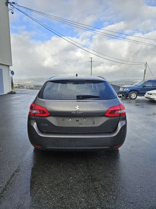 Peugeot 308 II SW 1.2 THP de 2015 para peças