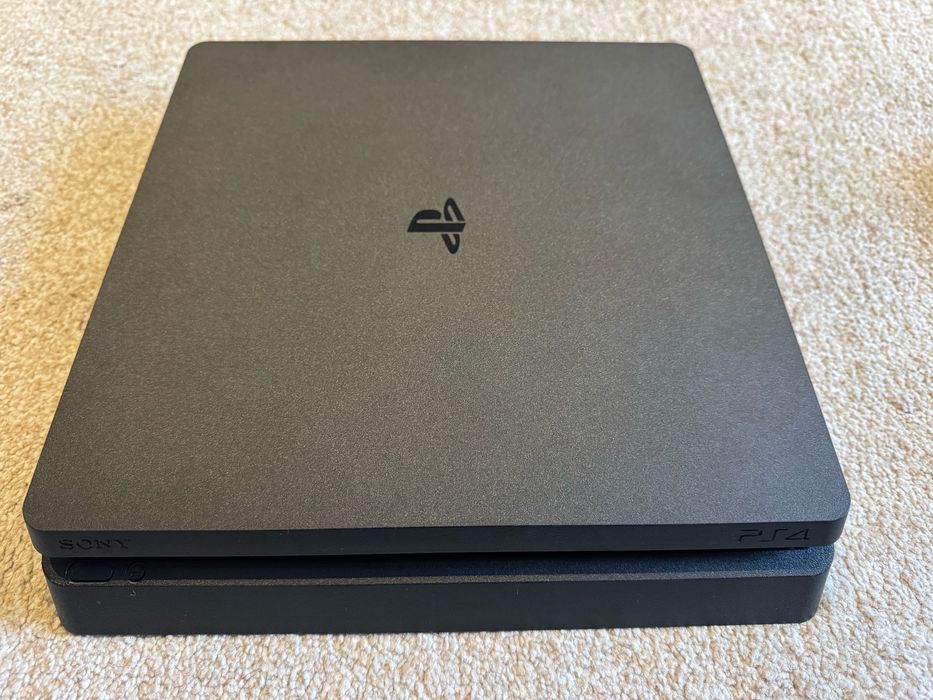 PlayStation 4 Slim 2TB c/ 2 Comandos em Caixa Original